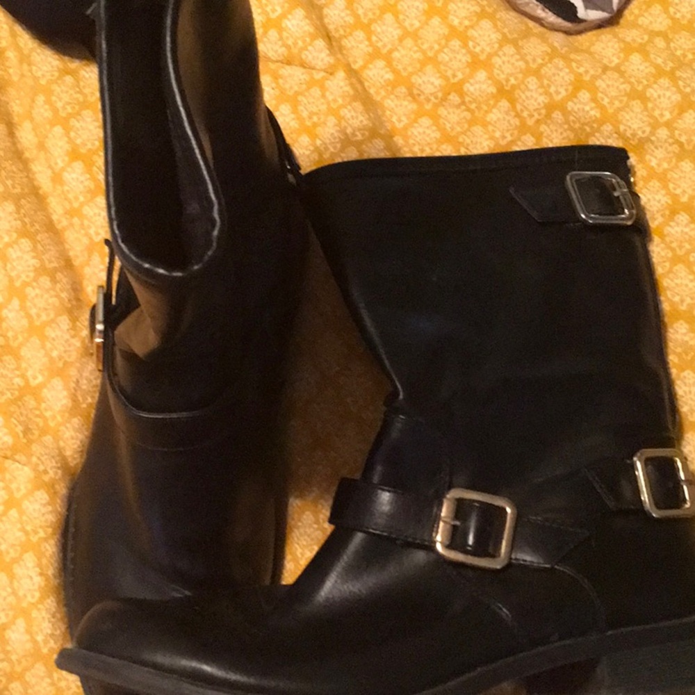 Black boots with gold buckles!